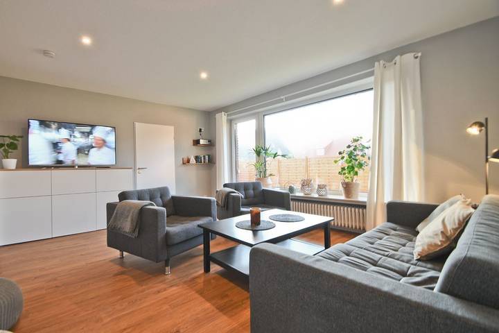 Ganze Wohnung, Domizil Bant: Komfortables Ferienhaus mit Terrasse und Garten in Norddeich in Strand Norddeich, Norddeich
