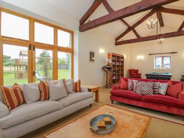 Log Cabin for 8 People in The Cotswolds, South East England, Photo 4