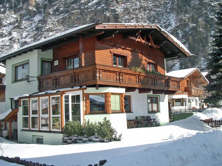 Ferienwohnung für 6 Personen, mit Balkon und Pool in Bezirk Imst