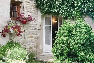 Gîte pour 2 personnes, avec jardin à Molinot