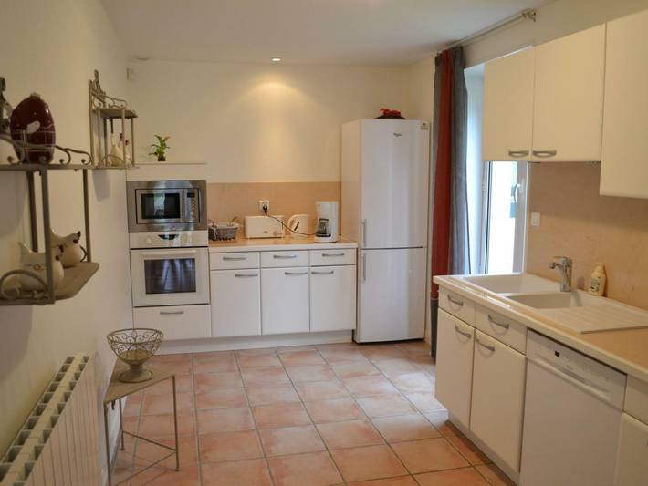 Gîte pour 4 personnes, avec piscine ainsi que terrasse et jardin à Saint-Cybardeaux - 3