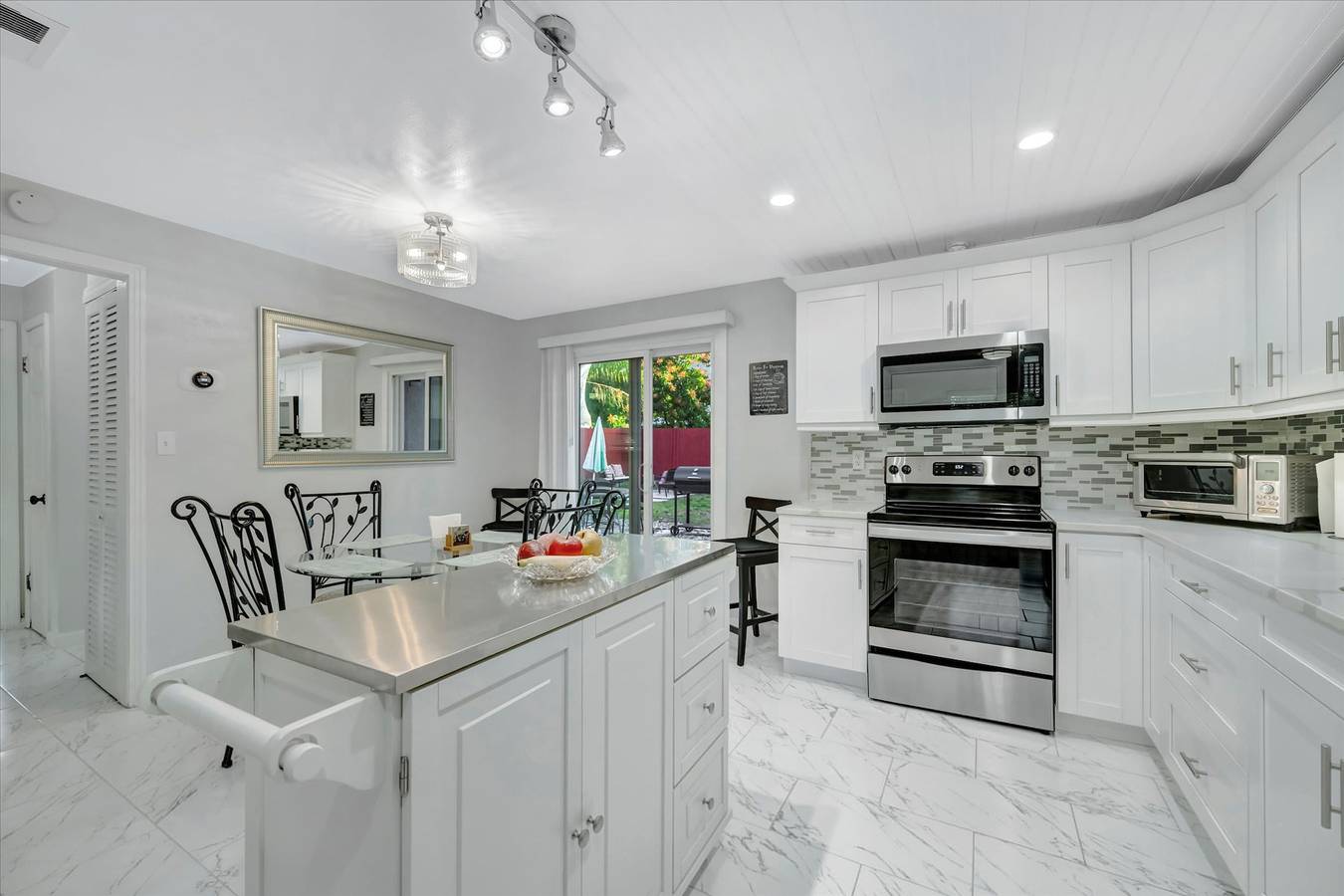 Apartamento entero, Sleeps 8 Near Busch Gardens with Bbq and Fenced Yard in Tampa, Tampa Bay