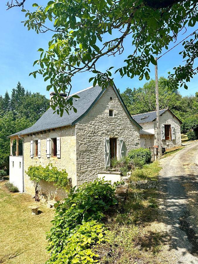 Location de vacances pour 7 personnes, avec jardin et jacuzzi à Cazillac