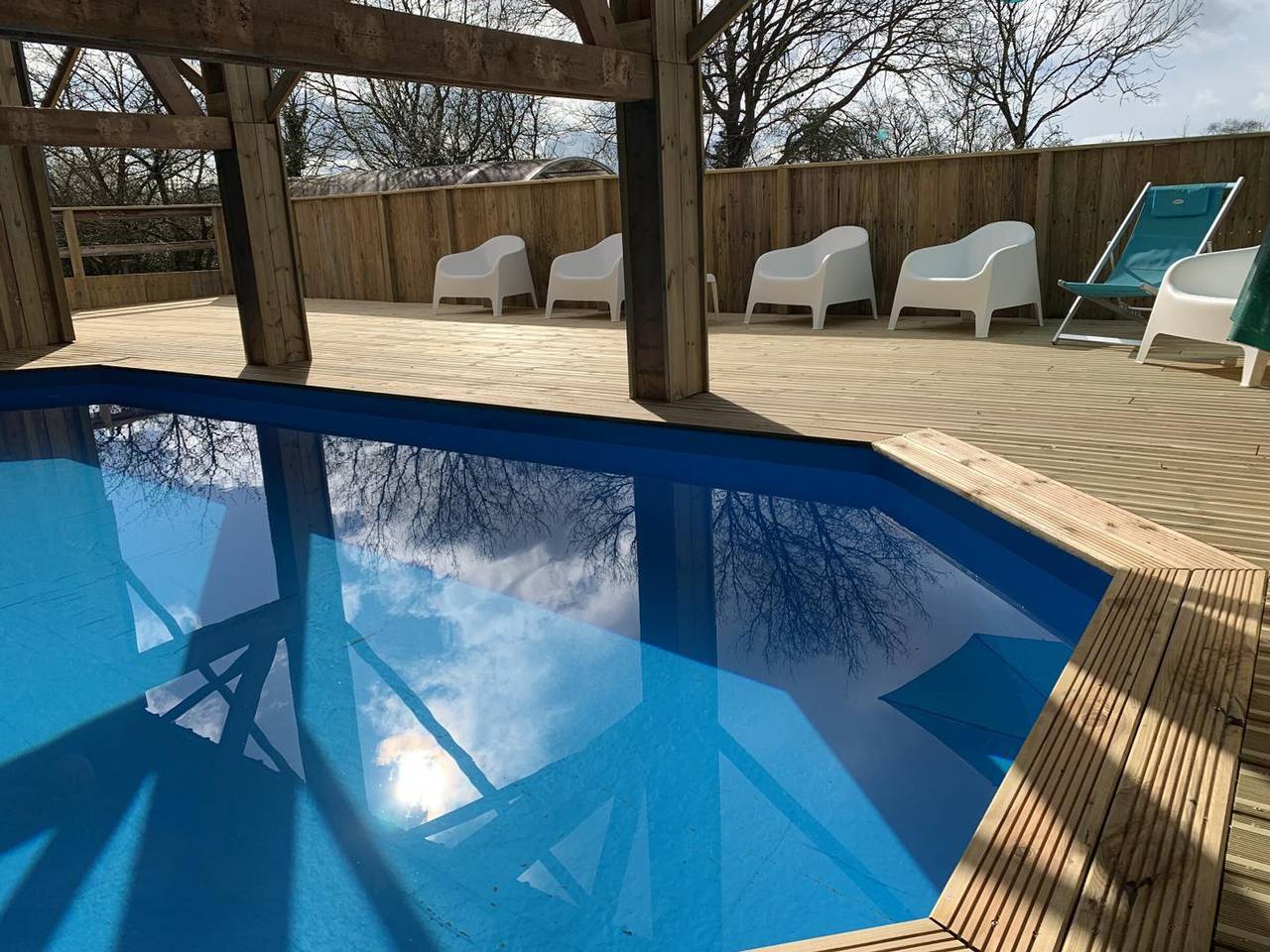 Maison de luxe avec piscine privée à Jullouville, jardin clos, wifi et parking in Jullouville, Côte de la Déroute