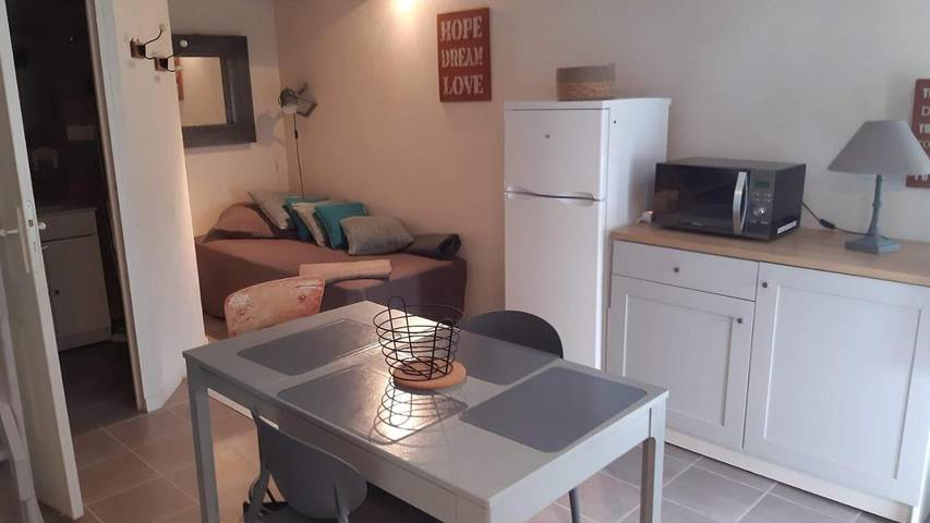 Location de vacances pour 2 personnes, avec jardin et terrasse ainsi que piscine et vue à Saint-Genès-de-Castillon - 3