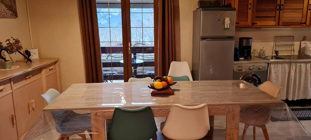 Location de vacances pour 8 personnes, avec vue et jardin, animaux acceptés à Saint-Rambert-en-Bugey - 4