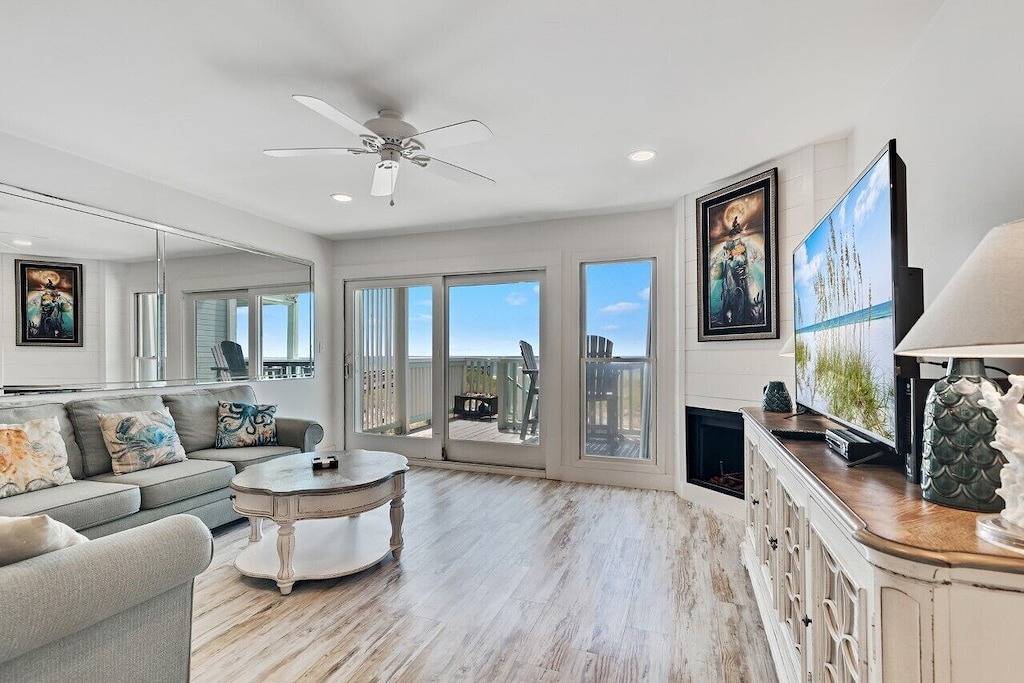 Gulf Front, Private Beach, Florabama!!! in Perdido Key, Escambia County