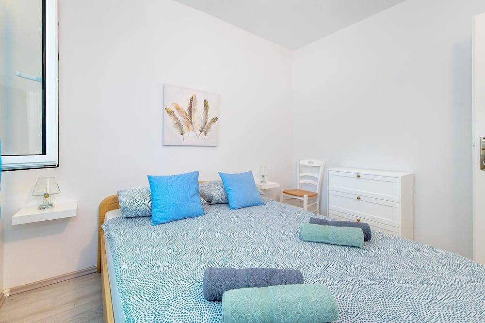 Cozy home in Rogoznica with Wifi in Rogoznica, Šibenik-Knin