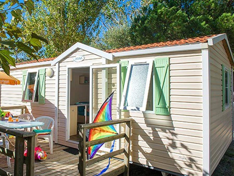 Camping Le Chêne Gris - Mobile home 6 persons - Classic Xl | 2 Bedrooms | 4/6 Pers. | Terrace | Air conditioning in Faremoutiers, Seine-et-Marne