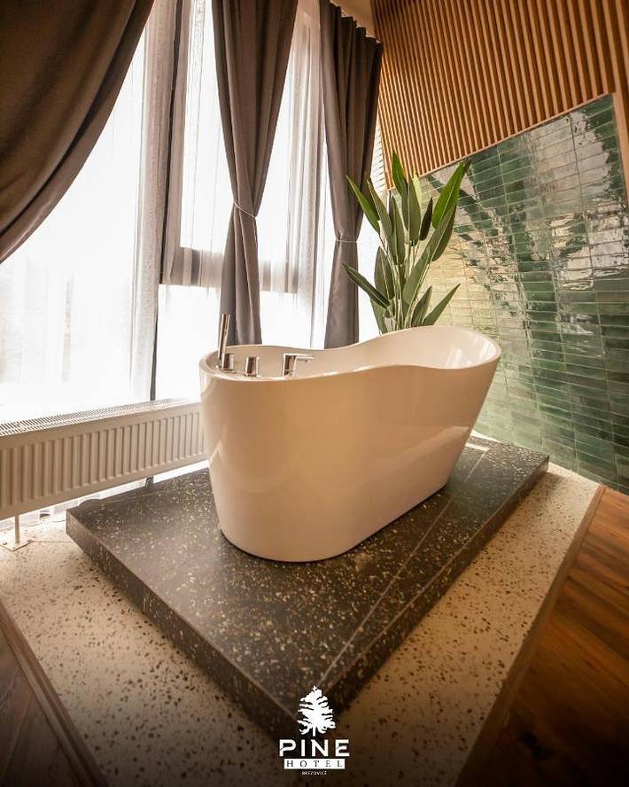 Villa für 6 Personen, mit Balkon und Terrasse sowie Whirlpool und Garten in Kosovo
