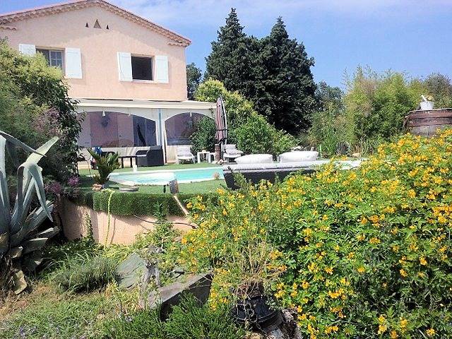 Chambres d'hôtes à la Bastide Neuve des Oliviers - Chambre Bali, vue sud vignobles et mer in La Londe-les-Maures, Région de Toulon