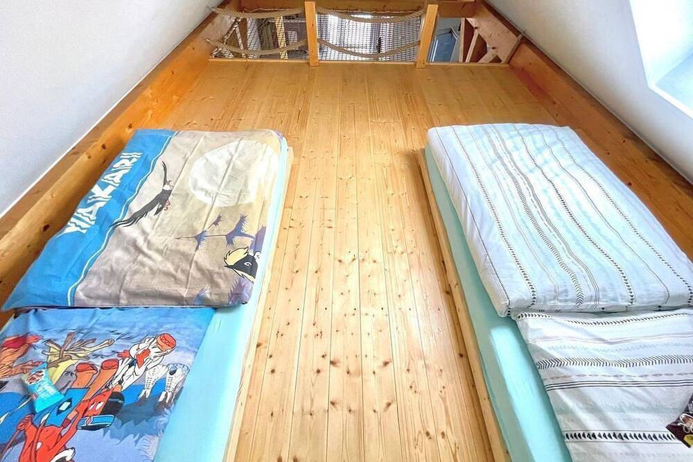 Ganze Wohnung, Urlaubshof Turmblick - Großzügige Ferienwohnung (70 qm) mit Süd-Balkon in Kreba-Neudorf, Oberlausitzer Heide- und Teichlandschaft
