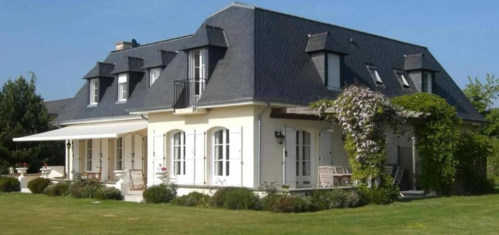 Villa pour 8 personnes, avec terrasse ainsi que piscine et jardin, animaux acceptés