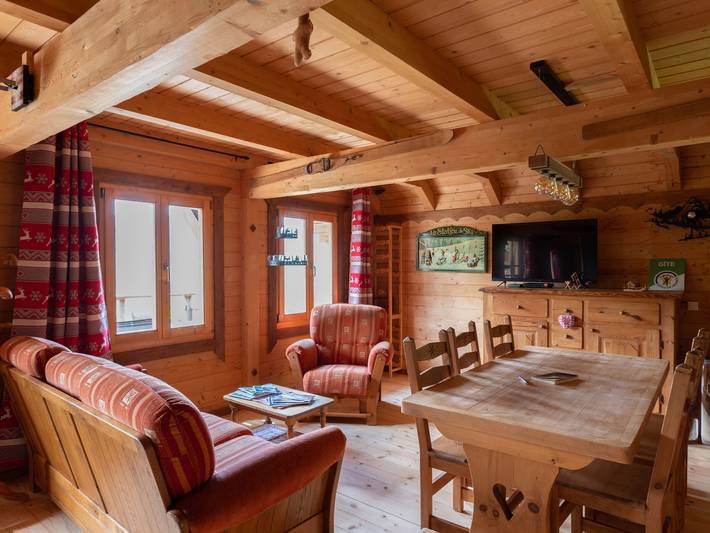 Chalet ensoleillé dans les Hautes Vosges avec terrasse, local vélos et skis, charges incluses in Thiéfosse, Parc naturel régional des Ballons des Vosges