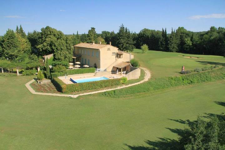 Chambre d’hôte pour 3 personnes, avec piscine ainsi que vue et jardin à Uzès - 4