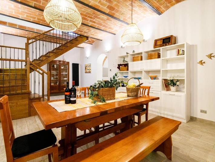 Agriturismo voor 10 personen, with balkon and tuin as well as zwembad in Siena