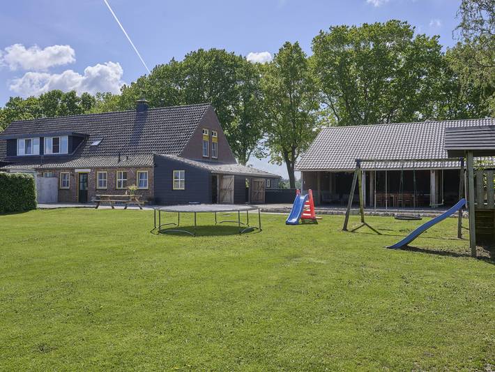 Ferienhaus für 14 Personen, mit Garten und Terrasse