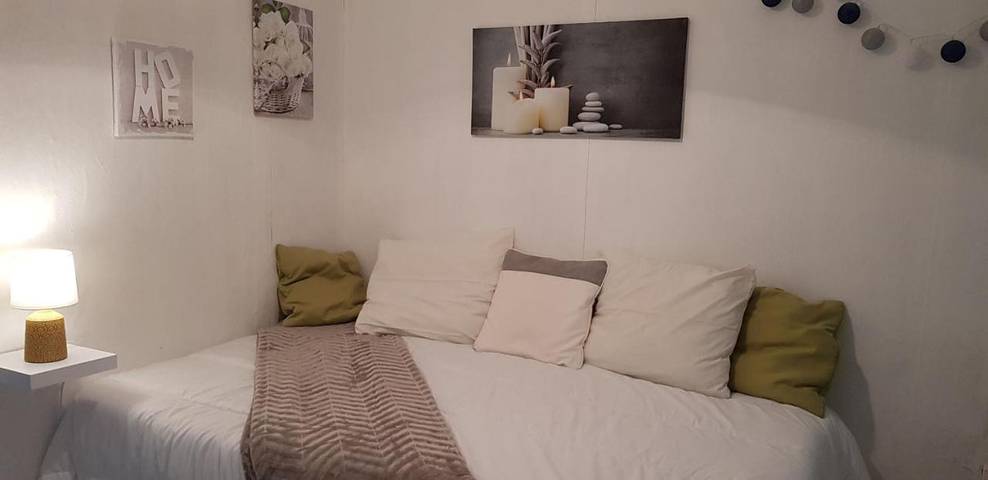 Location de vacances pour 11 personnes, avec Terrasse ainsi que Jardin et Vue dans Bourguenolles - 3