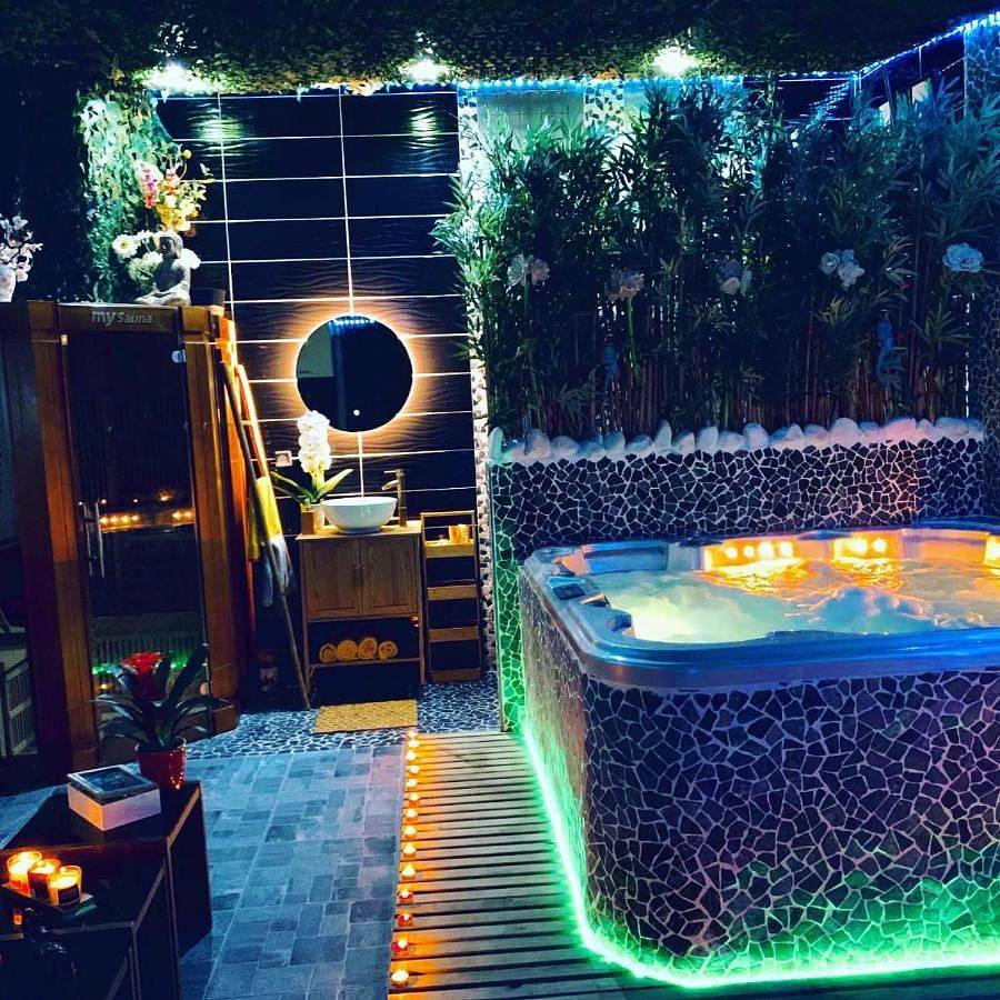 Jungle Vibes - Jacuzzi - Sauna in Yerres, Essonne