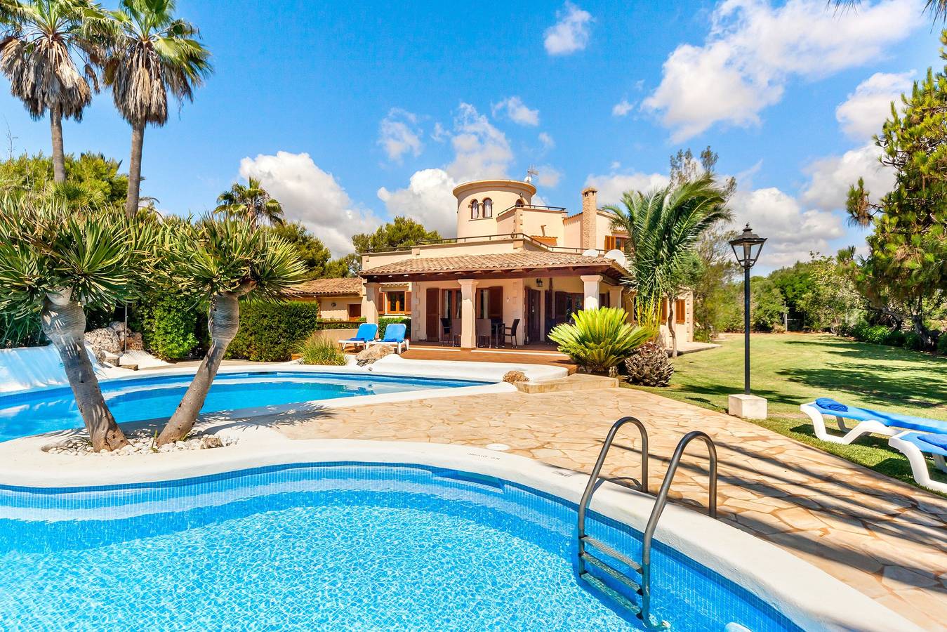 Wunderbare Finca "Sanau" in Strandnähe mit Meerblick, Außenpool, Klimaanlage, Wlan, privatem Garten, Balkon und Terrasse; Parkplätze vorhanden in Cala Mitjana, Felanitx