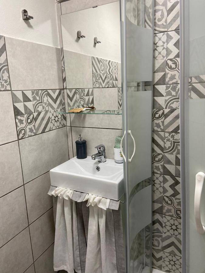 Gîte pour 2 personnes, avec vue ainsi que balcon et vue sur le lac dans Massino Visconti - 4