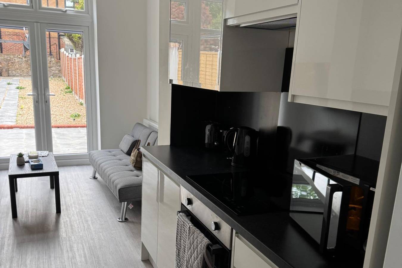 Ganze Ferienwohnung, Modern 2-Bed Apartment Sleeps 5 Fast Links Central in London, Südostengland