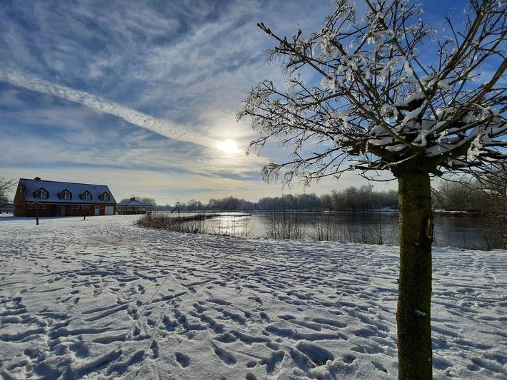 Ferienwohnung für 6 Personen, mit Terrasse und Sauna sowie Seeblick in Ihlow