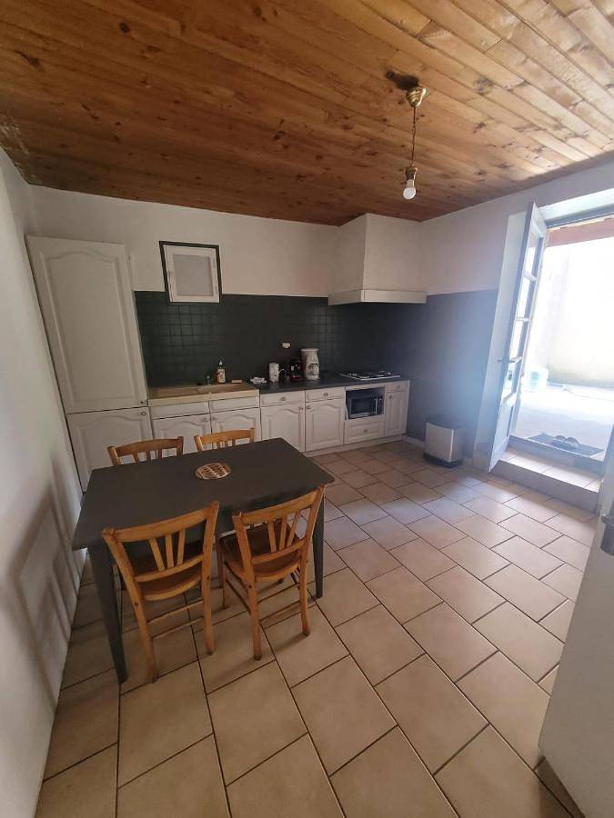 Gîte pour 2 personnes, avec terrasse et vue, animaux acceptés à Vinezac - 4