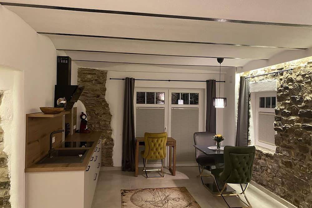 Ganze Wohnung, Appartement Lilie - 2-Bettwohnung - Apartments im Château d'Esprit in Höhr-Grenzhausen, Westerwald