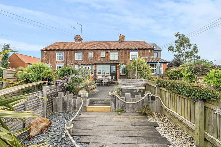 Cottage for 4 people, with terrace and garden, with pets in Thornham