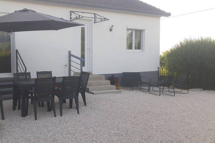Location de vacances pour 5 personnes, avec Terrasse et Jardin à La Roche-en-Brenil