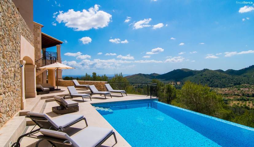 Ferienhaus für 8 Personen, mit Balkon und Garten sowie Sauna in Manacor