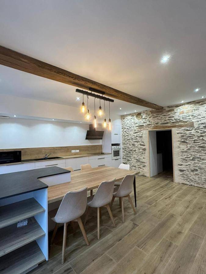 Location de vacances pour 13 personnes, avec terrasse et jardin, animaux acceptés à Le May-sur-Èvre - 2