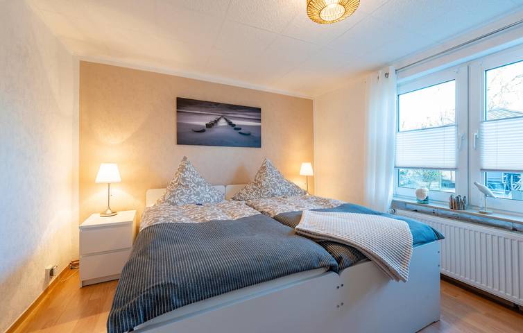 Appartement de vacances entier, Appartement en bord de mer avec terrasse et parking in Dierkow-West, Rostock