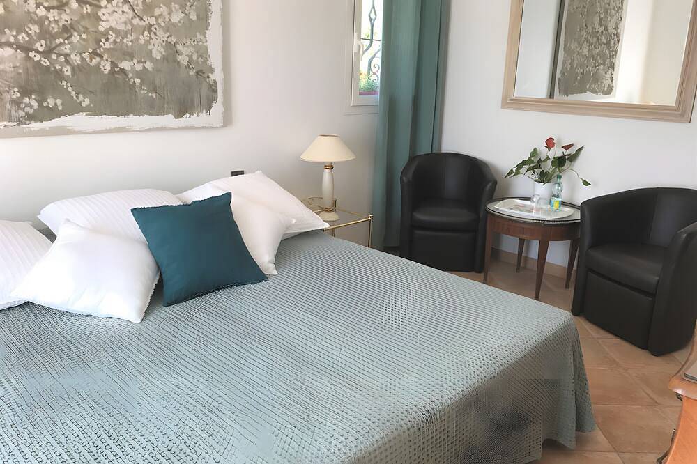 Bed and Breakfast 'Li Estella' con terraza compartida, Wi-Fi y aire acondicionado in Le Rouret, Region de Cannes