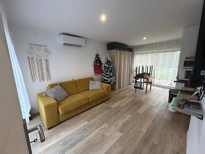Gîte pour 3 personnes, avec jardin ainsi que terrasse et jacuzzi à Mensignac