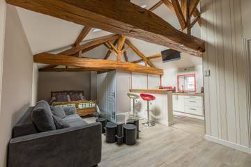 Gîte pour 14 personnes, avec terrasse à Mouterre-Silly