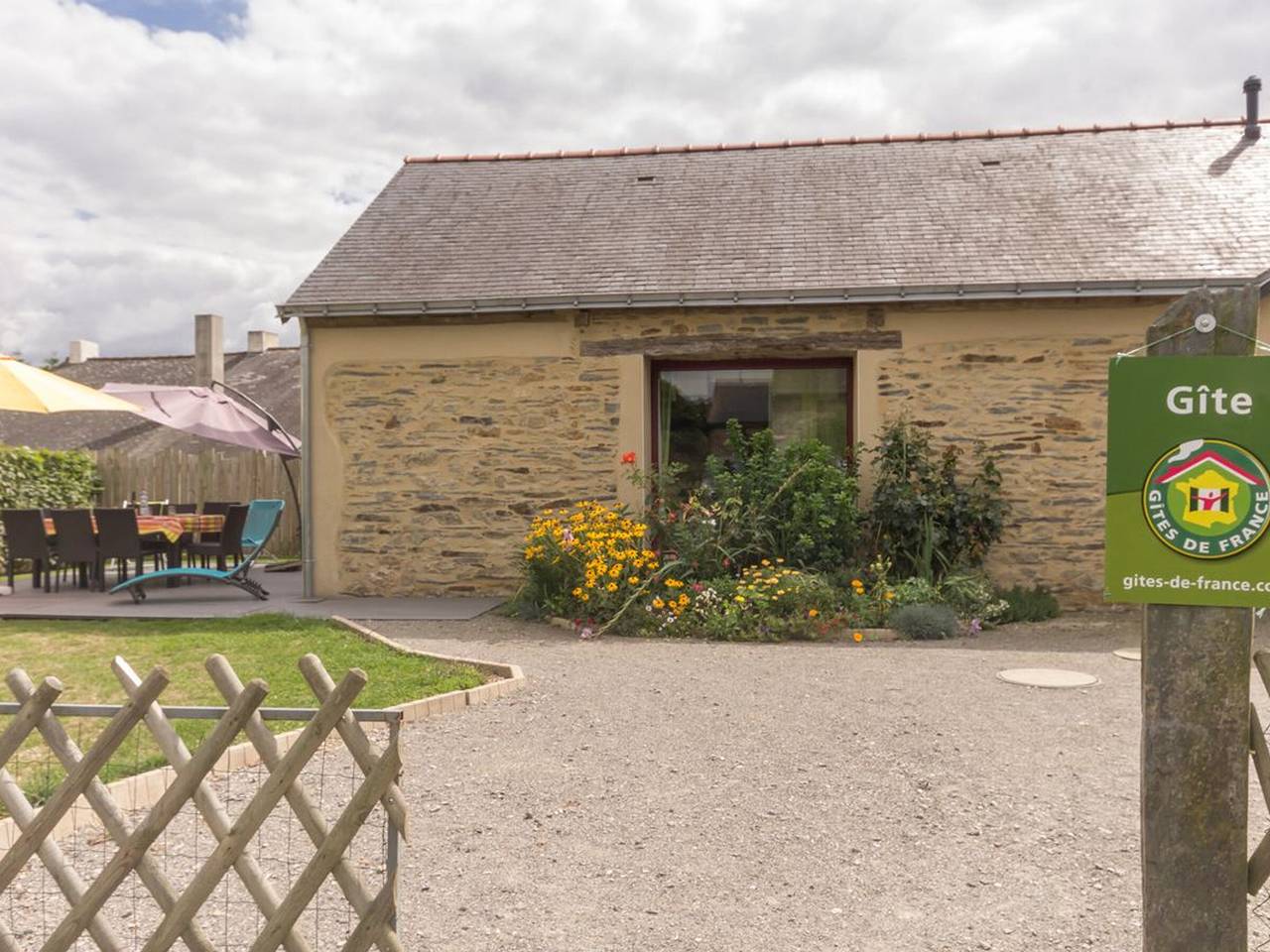 Renovated Country Cottage with Modern Amenities, Near Nantes, Family-Friendly in Vay, Châteaubriant