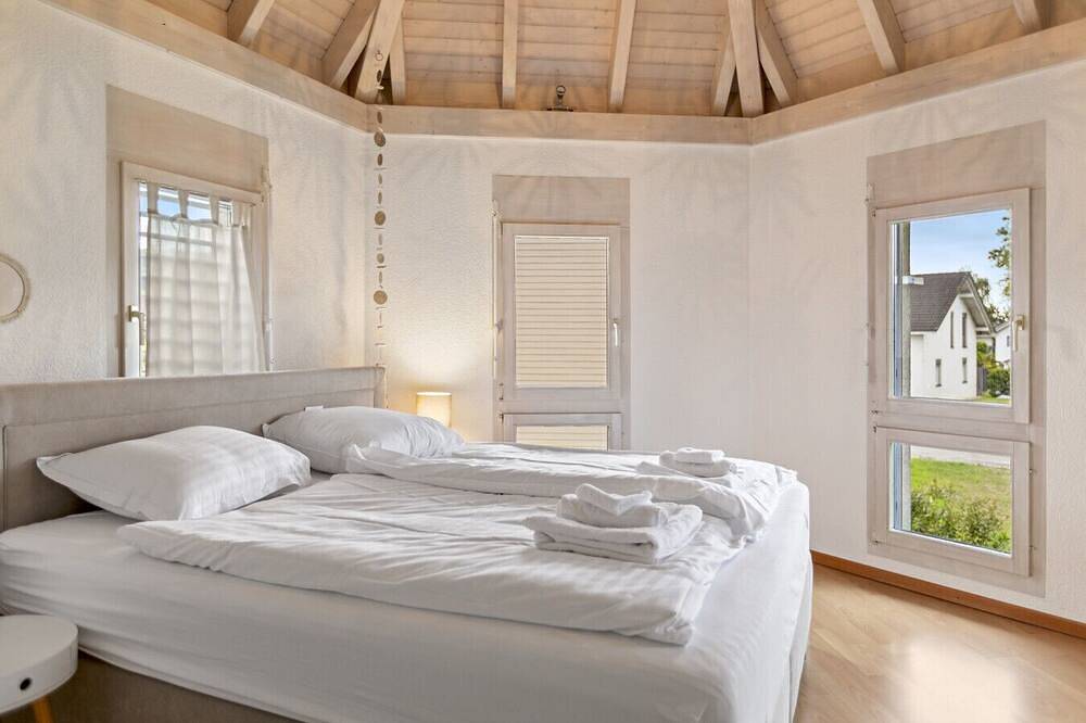 Bright architect-designed villa with private garden in Domdidier, Murtensee & Estavayer-le-Lac Region