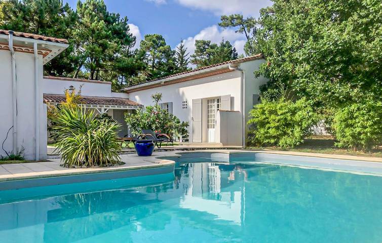 Ferienhaus für 8 Personen, mit Terrasse und Garten sowie Pool und Seeblick in La Palmyre
