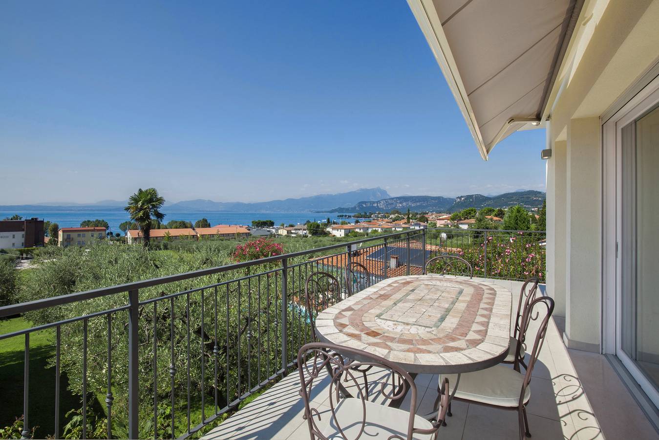 Villa Lisi With Pool in Cisano, Bardolino