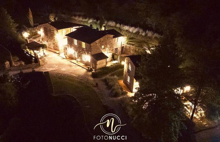 Agriturismo per 8 persone, con Terrazza e Giardino nonché Piscina e Panorama a Lamporecchio