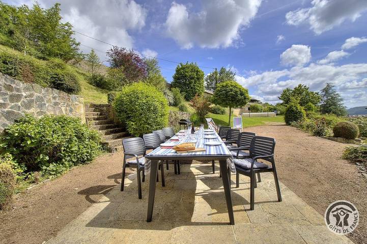 Gîte pour 12 personnes, avec jardin et piscine dans Beaujolais - 2