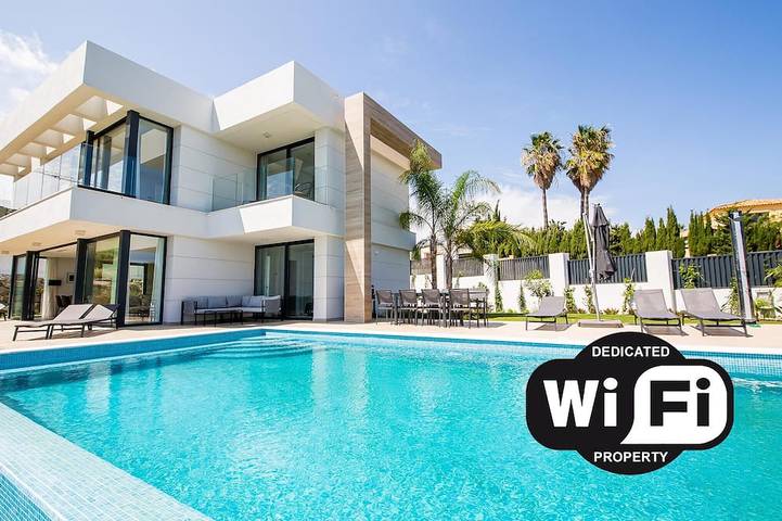 Chalet para 10 personas, con terraza y jardín en San Roque