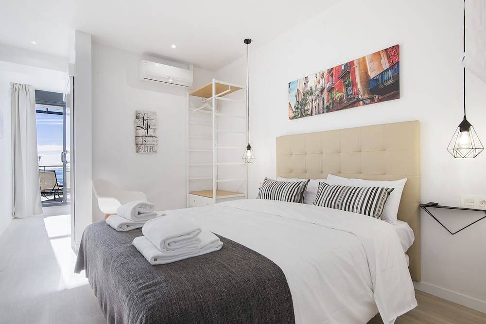 Entire apartment, Beachfront Penthouse Zc2B6 in Castelldefels, Baix Llobregat