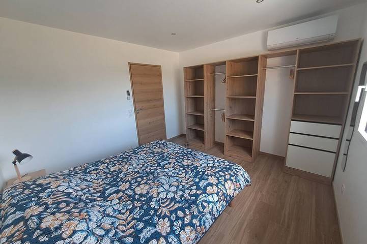 Stunning contemporary house, air conditioning, single-story, sleeps 6 in Plestin-les-Gréves in Plestin-les-Grèves, Ceinture Dorée