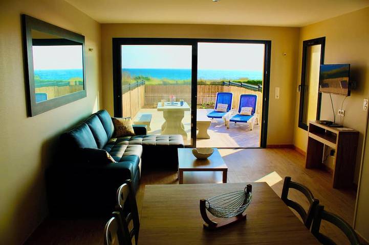 Seafront, Fantastic 180° Sea View, High Standard, Garden and Private Parking in Barneville-Carteret, Côte de la Déroute