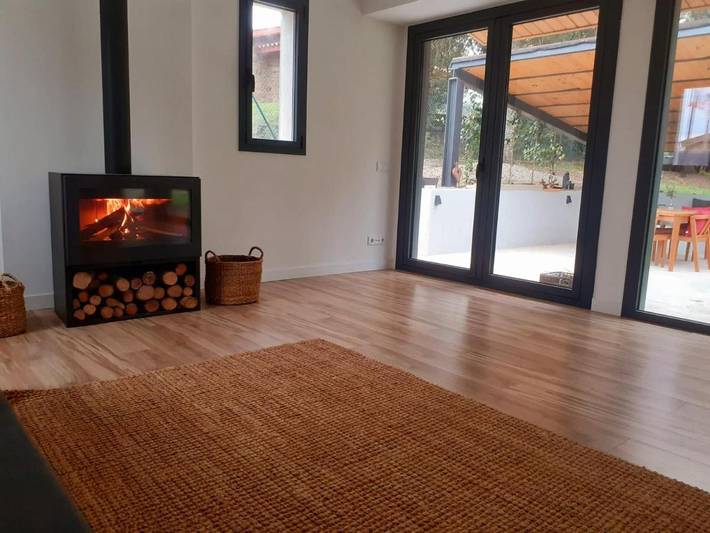 Casa rural con piscina para 8 personas, con jardín además de vistas y piscina, Se admiten mascotas en Osona