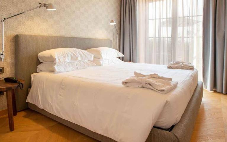 Hôtel pour 4 personnes, avec vue et jardin ainsi que piscine et sauna, animaux acceptés à Serralunga d'Alba - 3