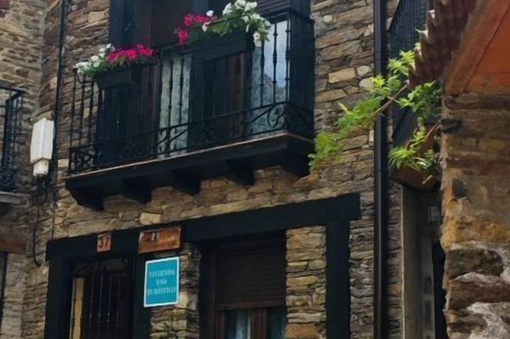 Casa rural para 5 personas, con jardín y balcón - 1